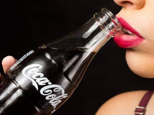 Co się dzieje, gdy wypijesz za dużo Coca-Coli: Niebezpieczeństwa związane z napojami dietetycznymi